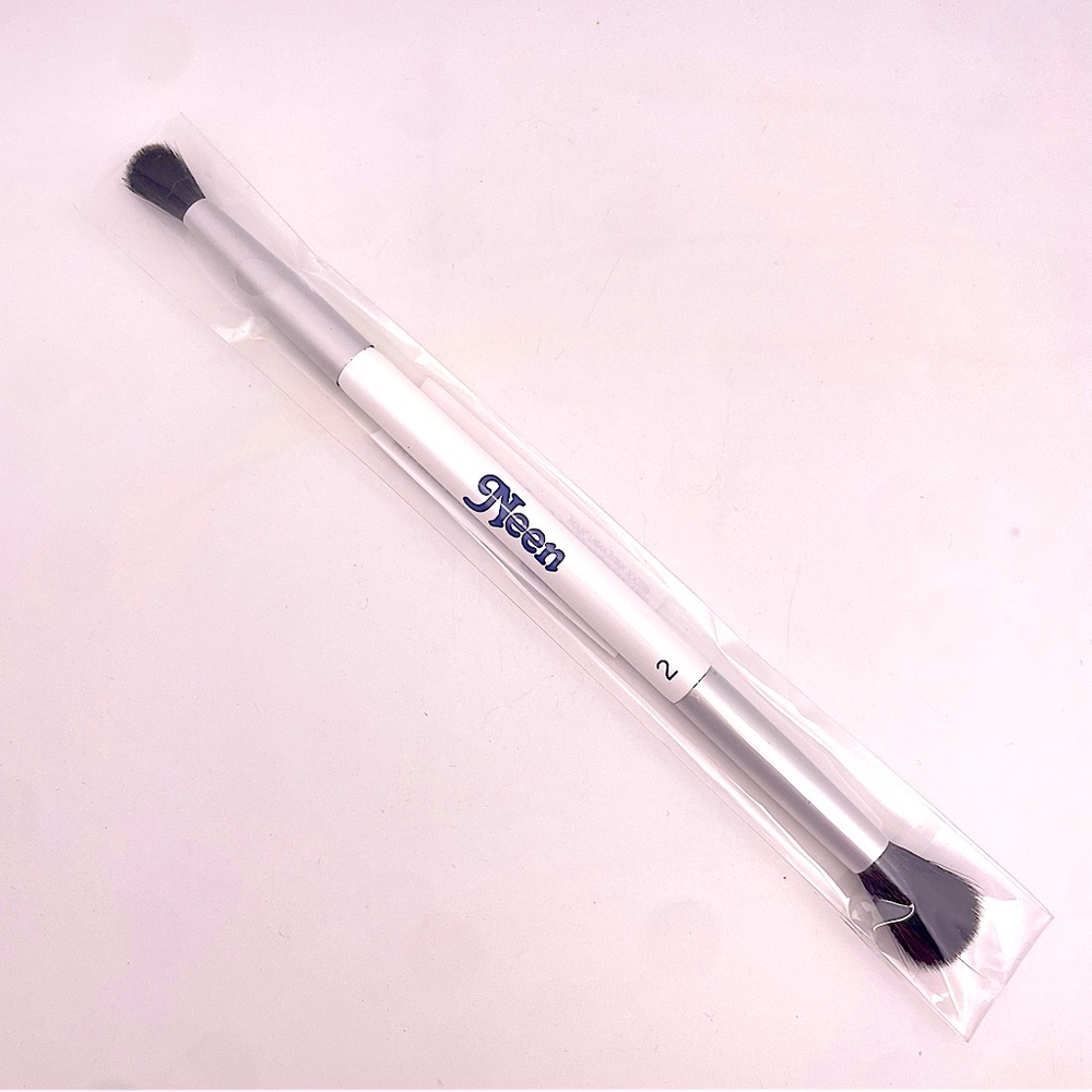 NEEN | Duo Fluffy Eyeshadow Brush (Brand New!) ✨